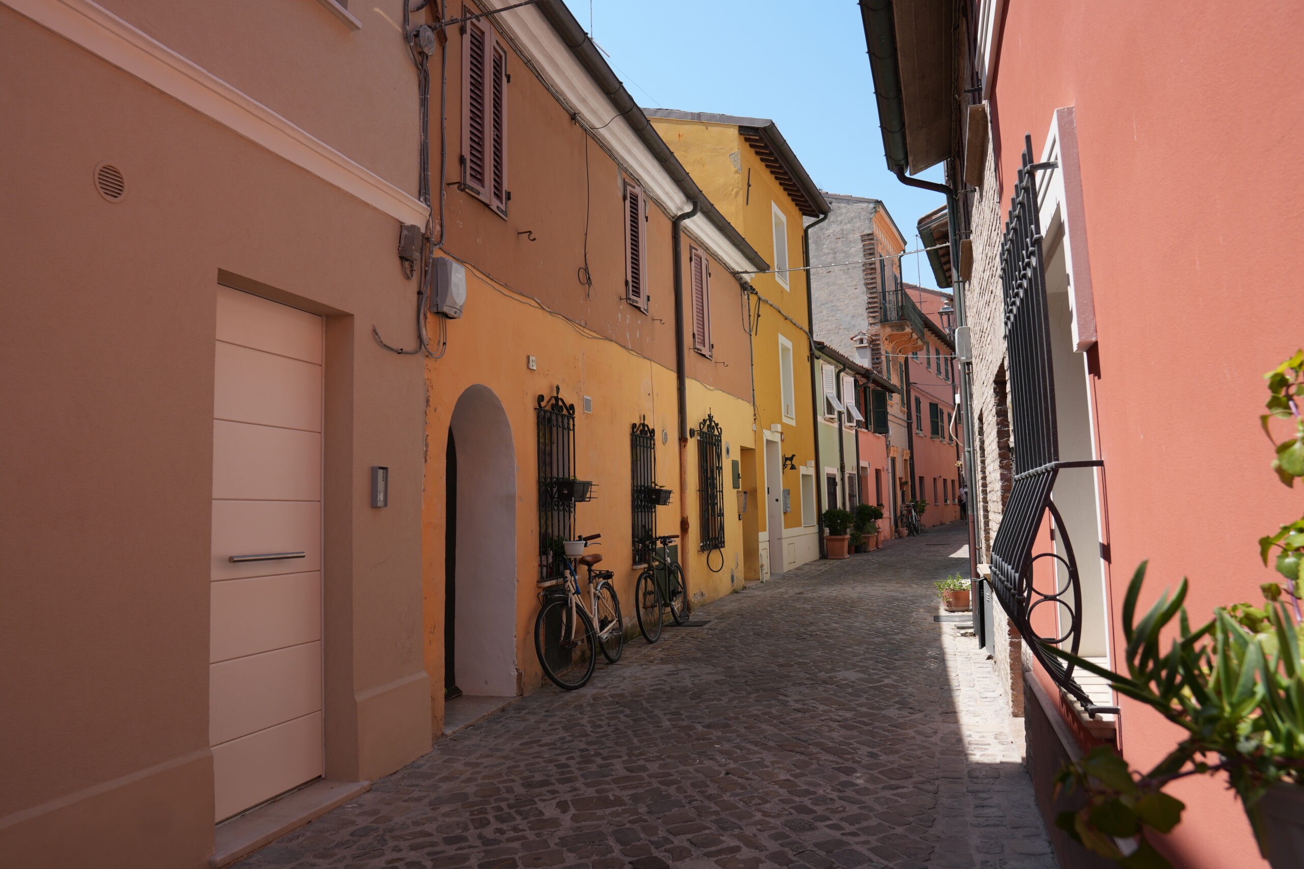 Vicolo colorato del centro storico