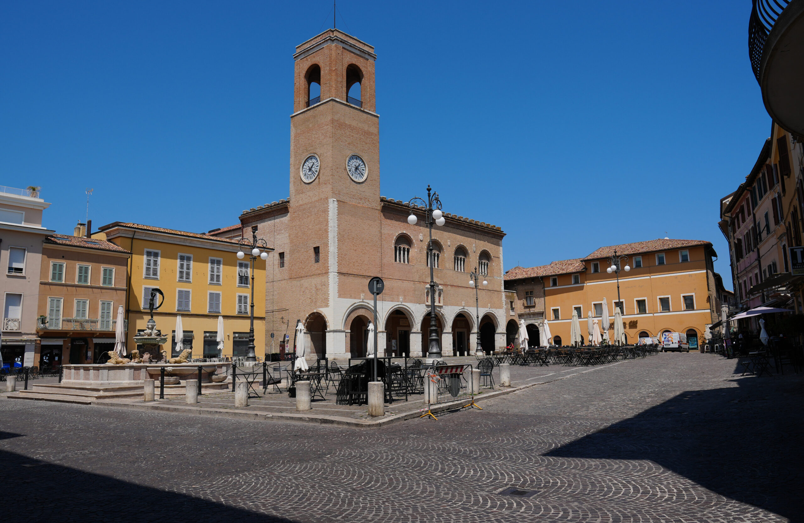 Piazza XX Settembre con la torre civica
