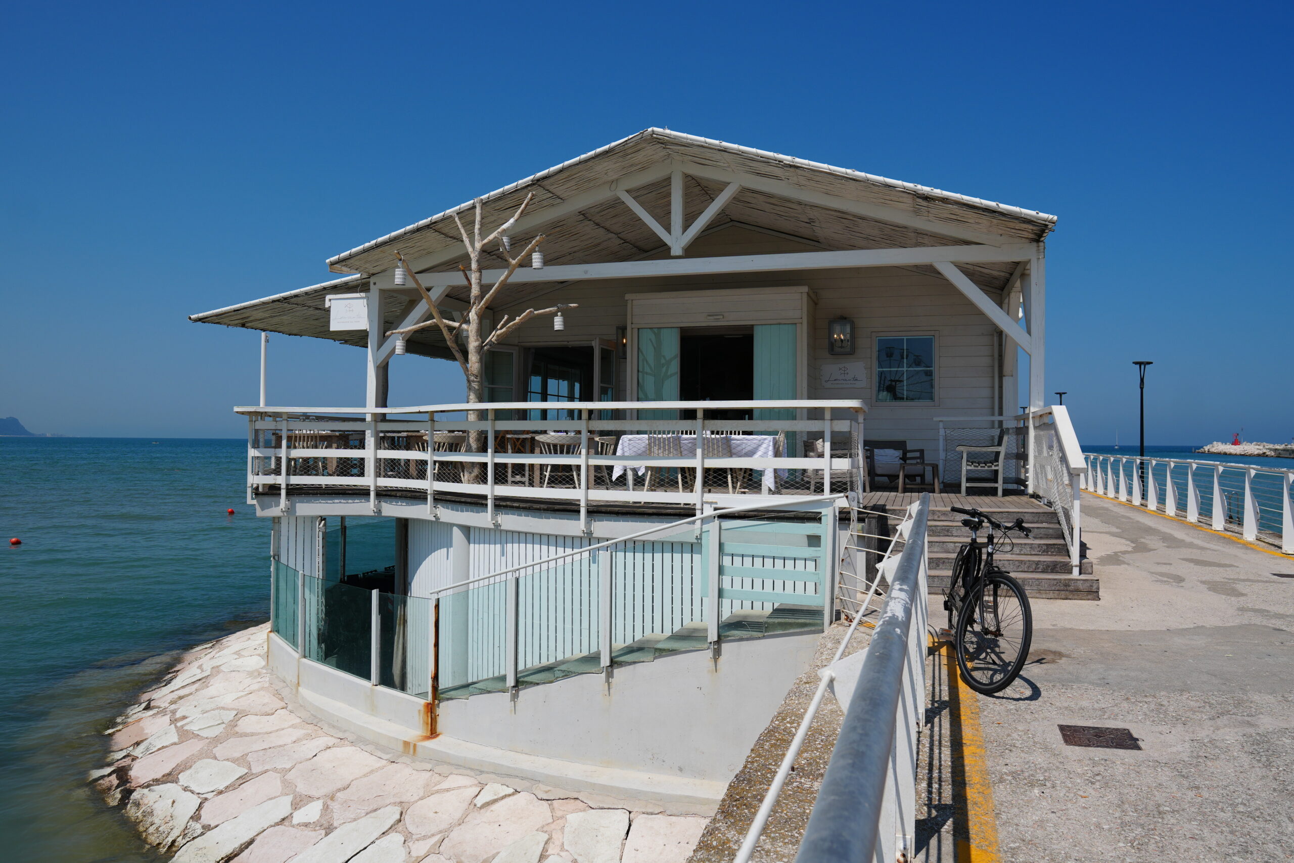 Un ristorante sul mare